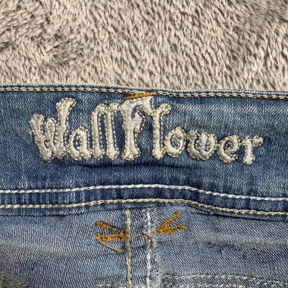 WallFlower Bootcut Jeans Womens 9 Blue NWOT Zip Fly Frayed Hem Stretch Denim - Picture 7 of 15